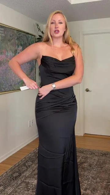 Obsessed with the 2 piece set 🖤 so incredibly flattering 🤭 #fashion #fashiontiktok #outfit #outfitideas #outfitinspo @Azazie US 