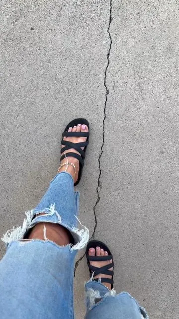 They’re back!! #crocs #crocssandals #crocssplashstrappysandal #comfortablecrocs #tiktokshopcreatorpicks @Crocs 