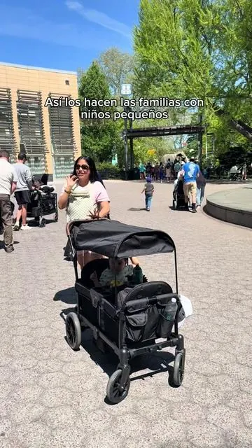 Estaba loca por tener uno de estos desde que Ferran empezó a caminar y ahora ya podemos pasear por todos lados y super cómodos🤭 #crismiranda #harppababy #wagonstoller 