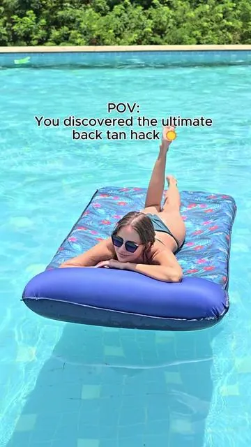 No beach crowds. No sand in places you don’t want. Just me, my pool, and this float. #poolfloat #summertanning #backtanninghack #poolvibes#pool 