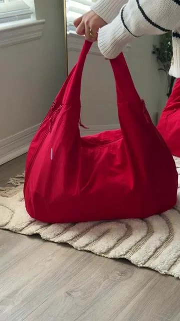 this bag fits EVERYTHING 😳👜 🔗link above my name if you want it🫶🏻 #tiktokshop #bag #tiktokshopfind #dailybag #tiktokoutfit 