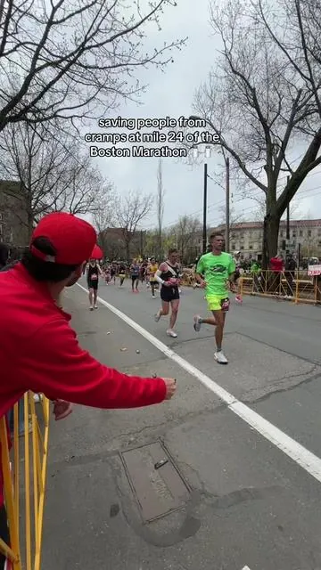 Getting people the electrolytes they need 😏👀🧂 #bostonmarathon #boston #runtok #marathon 