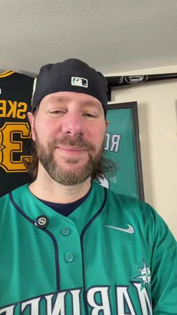 DeedsBros is live! Case Breaks! Bats, Jerseys, baseballs, & Cards! #deedsbros #LIVEIncentiveProgram #GoLIVEGrowFast #PaidPartnership 