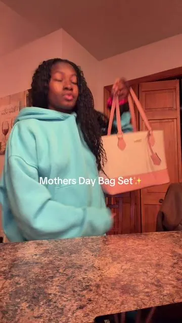 She’s gonna love it #mothersdaygiftideas #mothersday #mothersdayspecial #purse #bag 