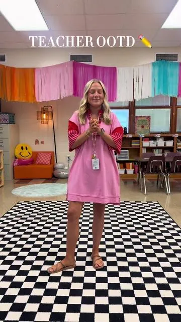of course we have an ootd today!! happy monday!! i LOVE this dress!! 🩷🤭🖍️ #teach #teacher #classroom #outfit #ootd 