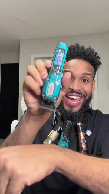 El precio no tiene comparación mucho menos su rendimiento #trimmer #clippers #shaver #maquinaderecortar #pelo 