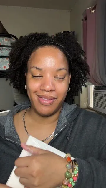 Time to upgrade your shower caps! @YANIBEST  #showercap #satinshowercap #naturalhair #curlyhair 