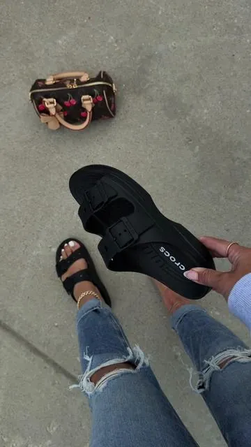 #crocs #crocssandals #crocssaturday #sandals 