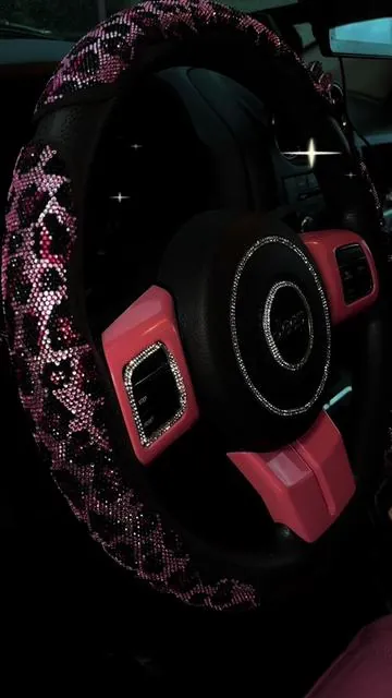 Super cuteee! 🤩😍 & it’s just what I needed! 🤭✨ @Queen's Land #steeringwheelcover #caraccessories #carupgrade #cardecor #cardetailing 