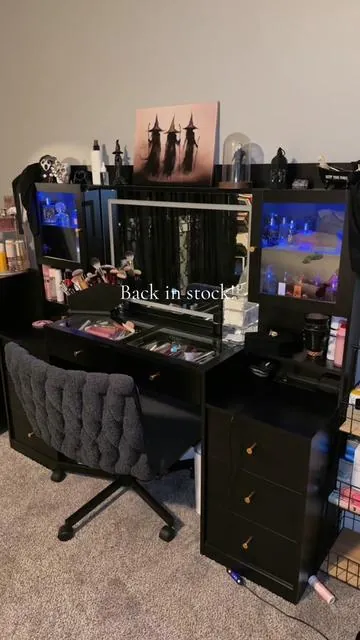 The Black Vanity 🖤 @Apricit #vanity #vanitytour #vanitymakeup 