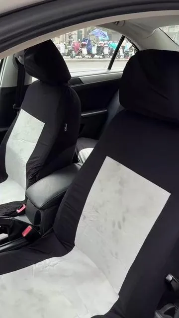 Hice que el carro de mi mamá pareciera nuevo por poco dinero, el mejor regalo de Día de las Madres. Nuestro cuero PU de alta tecnología es 100% impermeable y resistente a arañazos, ideal si llevas niños o mascotas. Se limpia en segundos con un paño húmedo y protege los asientos originales de manchas y del desgaste diario. ¡Apúrate! Se están agotando rapidísimo, ¡ya casi no tenemos stock disponible!#carseatcover #car #autoyouth #caraccessories #carinterior 