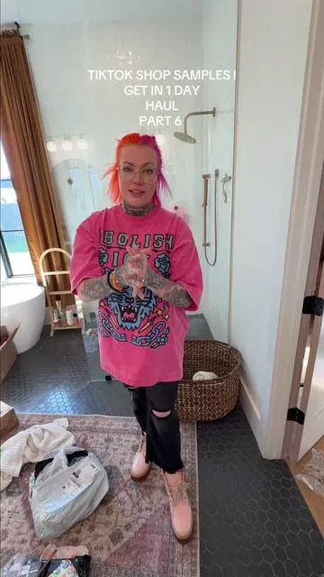 HAUL TIME! This time we have some super cool oversized tees, another pair of black cowgirl boots because duh, some much needed black chunky sneakers, sportsbras, and some other really cool goodies yall gotta see  #hauls #haultok #tiktokshopdeals #tiktokshopspringglowup #tiktokshopcreatorpicks 