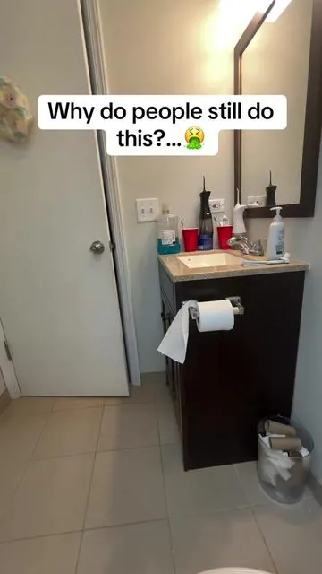 Do you still do this? 🤢 #trashcan #automatictrashcan #bathroomdecor #tiktokshopcreatorpicks #cleantok 