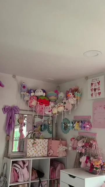 UTILIZE ALL OF THE SPACE!!! #storagehacks #storagesolutions #plushystorage #organizationideas 