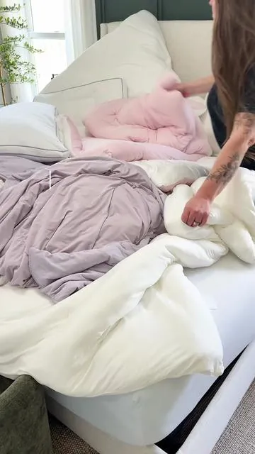 @Mellow Sleep has me out here getting the best sleep of my life 😴☁️ but this is what you need to know if you’re thinking about getting any of their blankets and bedding!  #honestreview #mellowsleep #mellow #mellowbedding #mellowblanket 