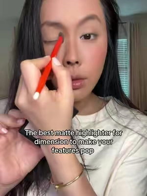 The best matte highlighter for that dimmmeeensionnnn ✨ No shimmer, no glitter  just powder tbat makes your features pop. @makeupforever  #MatteHighlighter #MakeupHack #highlighter #contour #makeupforever  
