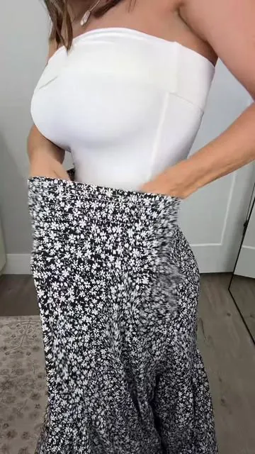 easy to wear comfy breathable flowy maxi skirt with a great wide elastic waist band so you can wear it high waisted or low waisted - lots of different colors. This floral maxi skirt is so fun to wear and pairs with anything going to be a great spring and summer staple because it's so lightweight and airy ——- SIZING: I am 5'0" - 125lbs 25 waist 41 Hip Size Small ——— #flowyskirt #maxiskirt #longskirt #tiktokshopfinds #tiktokshopstockupalentinesday 