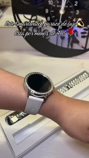 Hermoso Smartwatch para mujer tiene ese toque único y elegante y es inteligente#smartwatch #relojinteligente #tiktokshopstockup #tiktokshopmotherday #bigdreamsstartsmall 