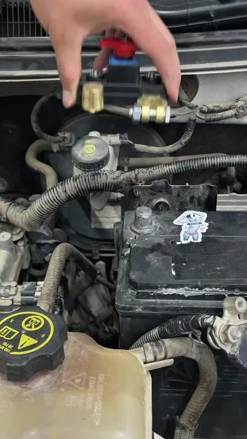 Tired of dealing with dead batteries? Try this pure copper battery cutoff  switch. Every vehicle should have one. #carbattery #battery #carhacks #mechanic #switch 