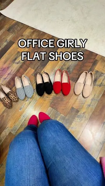 If you love to dress cute for work, these flats a MUST HAVE!  #officefashion #flats #cuteshoes #widefootfriendly #flatshoes 