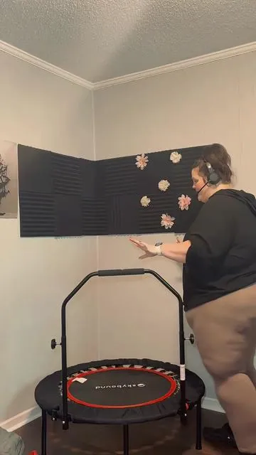 Calling all my pluse size girlies that are on a weightloss journey!!! #vsgcommunity #vsgjourney #vsg #weightlossmotivation #rebounder @SkyBound Fitness offical @SkyBound Trampoline 