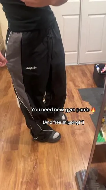 Free shipping on top is crazy #trackpants #gymoutfits #spotlightfinds #tiktokshop 