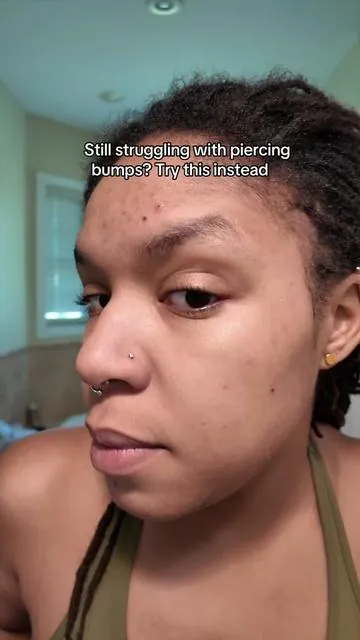 If your nose piercing keeps getting bumps, irritation, or just isn’t healing right… your aftercare might be the problem. It’s been almost a month since I got my double nostril piercings, and keeping my routine simple made all the difference. No over-touching, no picking at crust, no complicated steps—just a clean, no-touch method that actually supports healing. Especially in those first couple weeks, less really is more. If you’re tired of irritation or want an easier way to heal your piercings, this has been working so well for me. Check out the five-star reviews—if you still see the orange cart, it’s still in stock 🧡 #nosepiercing  #piercingaftercare #saline #nostrilpiercing #piercingtips  
