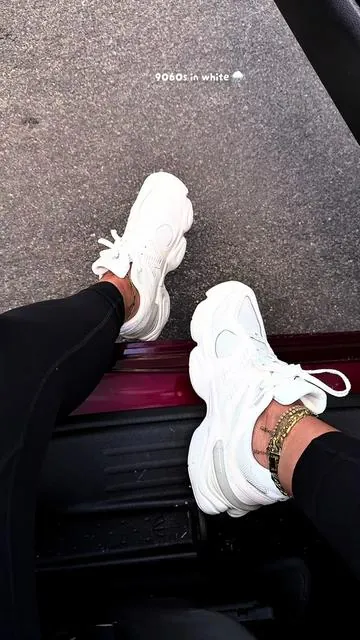 Crispy white sneakers 👟 ✨ New Balance 9060 #9060 #newbalance #newbalance9060 #whitesneakers #shoes @wise_sneakers 