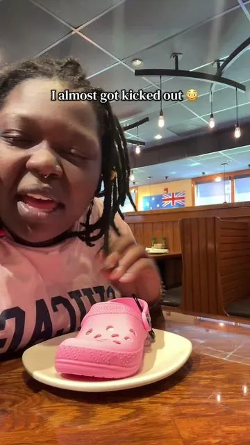 I can’t believe this 😒#tiktokshopstockup #tiktokshopmothersday #crocs #crocwallet #crocgang 