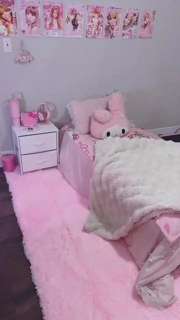 Pink rug 🎀 #gyaru #pink #roomdecor #rug #tiktokshop 
