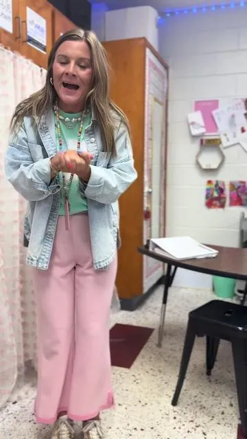 I ADORE THESE! I wear them almost every single day to work!! #ootd #teacher #teacherootd #shoes 