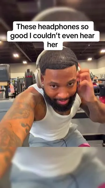 These headphones so good I couldn’t even hear her #fypシ #tiktokshop #chrissails 