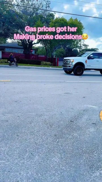 Gas prices are ridiculous and it’s only getting worse! I got so many scooters and I’m putting them to work!!! Who needs one??? #tiktokshopcreatorpicks #TikTokSpringSale2026 #scooter #gasprices #LimitedTimeDeal 