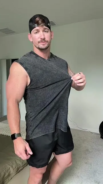 6ft 225 wearin XL #shirt #sleevelessshirt #acidwashclothes 