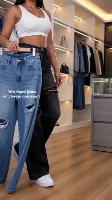#rippedjeans  #vintagejeans #90sthrowback #stretchyjeans  #ootd 