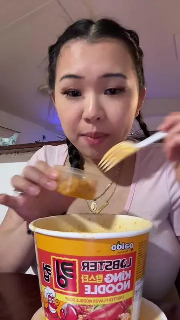 Lobster Noodles Review🦞 #lobster #lobsternoodles #lobsterramen #foodreview #ramenbowl 