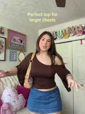 I really recommend sizing down in this top. I am 5’5” wearing a small for reference 🩷🤎 #OutfitIdea #ElevatedBasic #tiktokshopstockup #tiktokshopcreatorpicks   #tiktokshopmothersday 