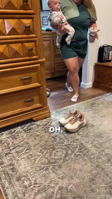 My go to comfy slip on shoes!👟🤎#walkingshoes #womensshoes #sliponshoes #momsoftiktok  #tiktokmademebuyit 