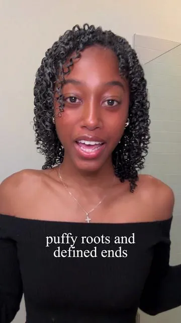 how i fix puffy roots when defining my curls! 🤍 patience is the forgotten step but it is so worth the extra effort if i want to be sure that my curls are going to last  products: - bouncecurl moisture balance leave in + defining butta - wetline xtreme gel - bouncecurl define edge lift brush  THIS VIDEO IS NOT SPONSORED!! BRUSH PURCHASES WITH MY OWN MONEY #bouncecurl #curlroutine #newbouncecurlbrush #puffyrootsdefinedends 