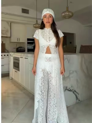 I’d wear this to every patio all summer (size s) #2026brides #2027brides #bridalera #summerlooks #lacesets 