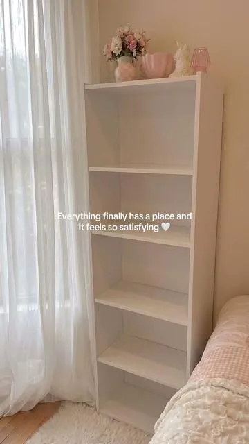why does this feel so calming…💕#bookshelf #bookshelforganization #storage #shelf #tiktokshopstockup 