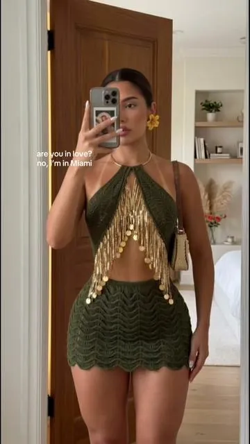 hits different🌴🌺✨ #vacationoutfits #beachvibes #summeroutfits #miami #holidayoutfit 