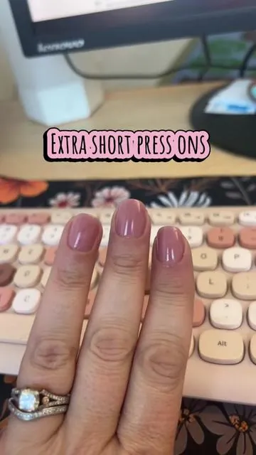 Truly extra short, squoval nails that look incredibly natural
