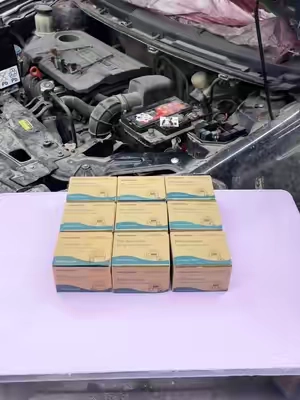 ¿Cansado de lidiar con baterías descargadas? Prueba este interruptor de corte de batería de cobre puro. Todo vehículo debería tener uno.#carbattery #battery #carhacks #mechanic #switch 