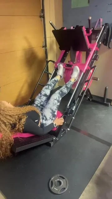 #creatorsearchinsights pink leg press para dia de pierna#punklegpress#legday#ejercicioparapiernasfuertes #creadoresdecontenido 