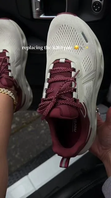 Makes 10k steps easy 😮‍💨 #comfyshoes #walkingshoes #runningshoes #hotgirlwalk #springfashion 