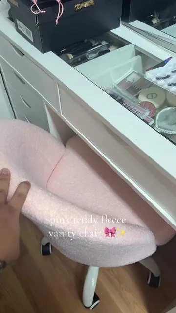 perfect for small spaces or if you’re looking for an upgrade🎀  #raybeefurniture #vanitychair #pink #mothersday #tiktokshopstockup 