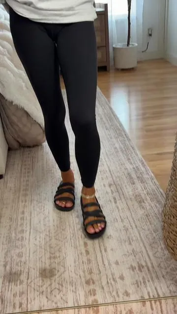 @Crocs restocked their Splash Strappy Sandals✨ sooo comfy and cute! #crocs #crocssandals #comfortableshoes #casualsandals #tiktokshopcreatorpicks 