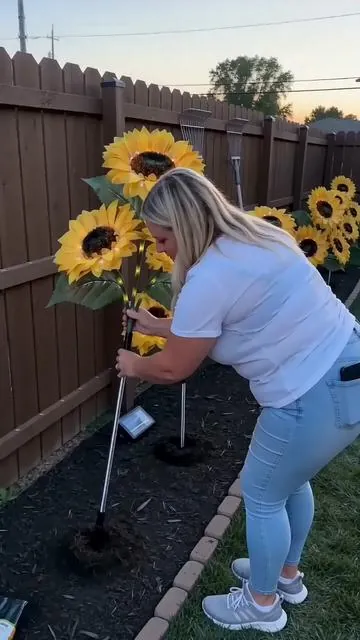 I can’t believe how much these upgrades my front porch and backyard area ❤️❤️❤️#solarsunflowers #flowerlight #gardendecor #backyardgarden #fyp 
