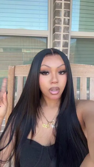 super cute wear and go wig 🥲🎀 @SAR HAIR SHOP #middlepartbussdown #gluelesswigs #weargowig #wigreview #silkystraighthair 